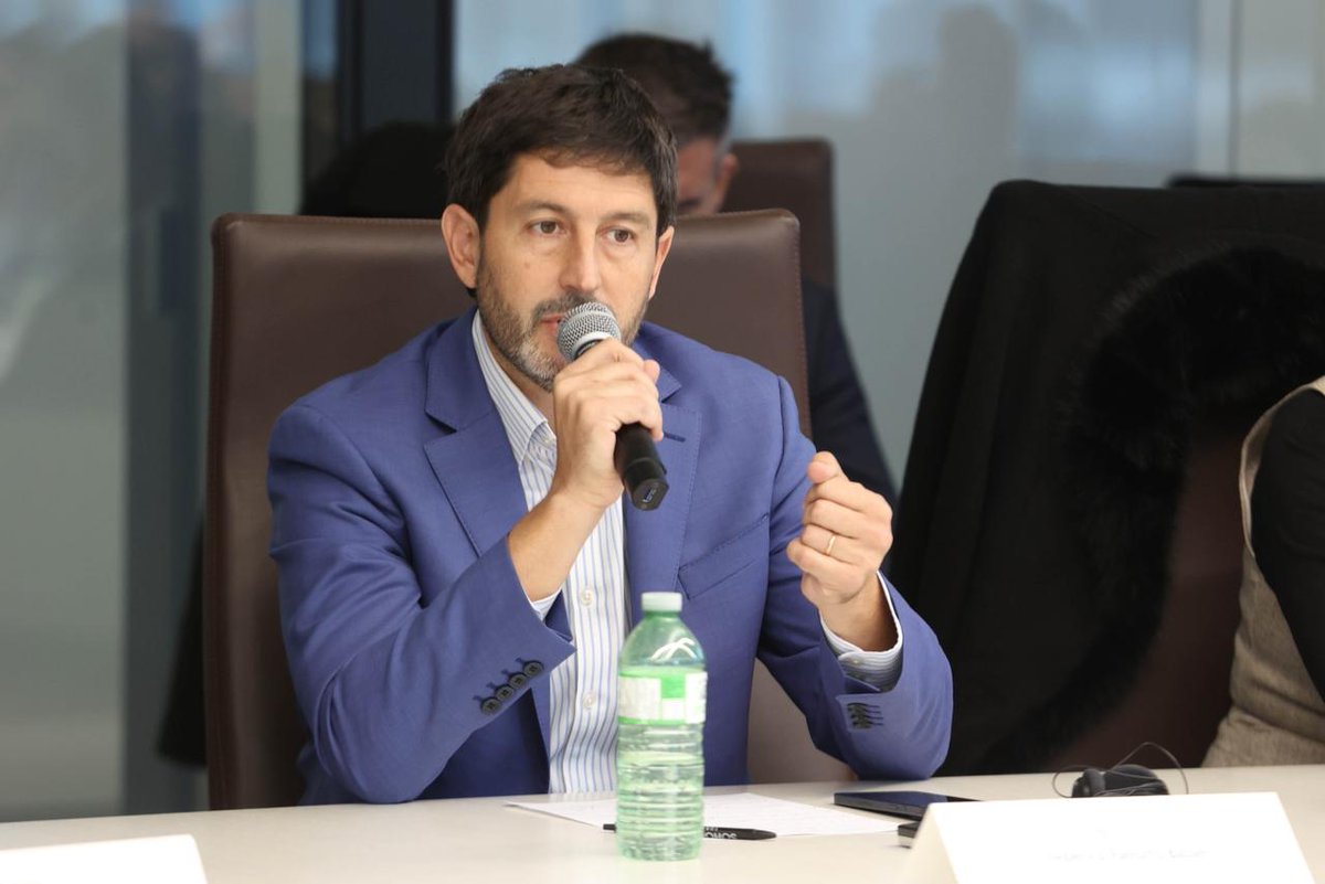 🌎 En el marco de la PDAC 2026 en Canadá, presentamos el potencial del desarrollo minero de La Rioja ante inversores internacionales en la Mesa Redonda de Ministros Provinciales, realizada en el TSX Boardroom de la Bolsa de Toronto.

Expusimos los proyectos en etapa de