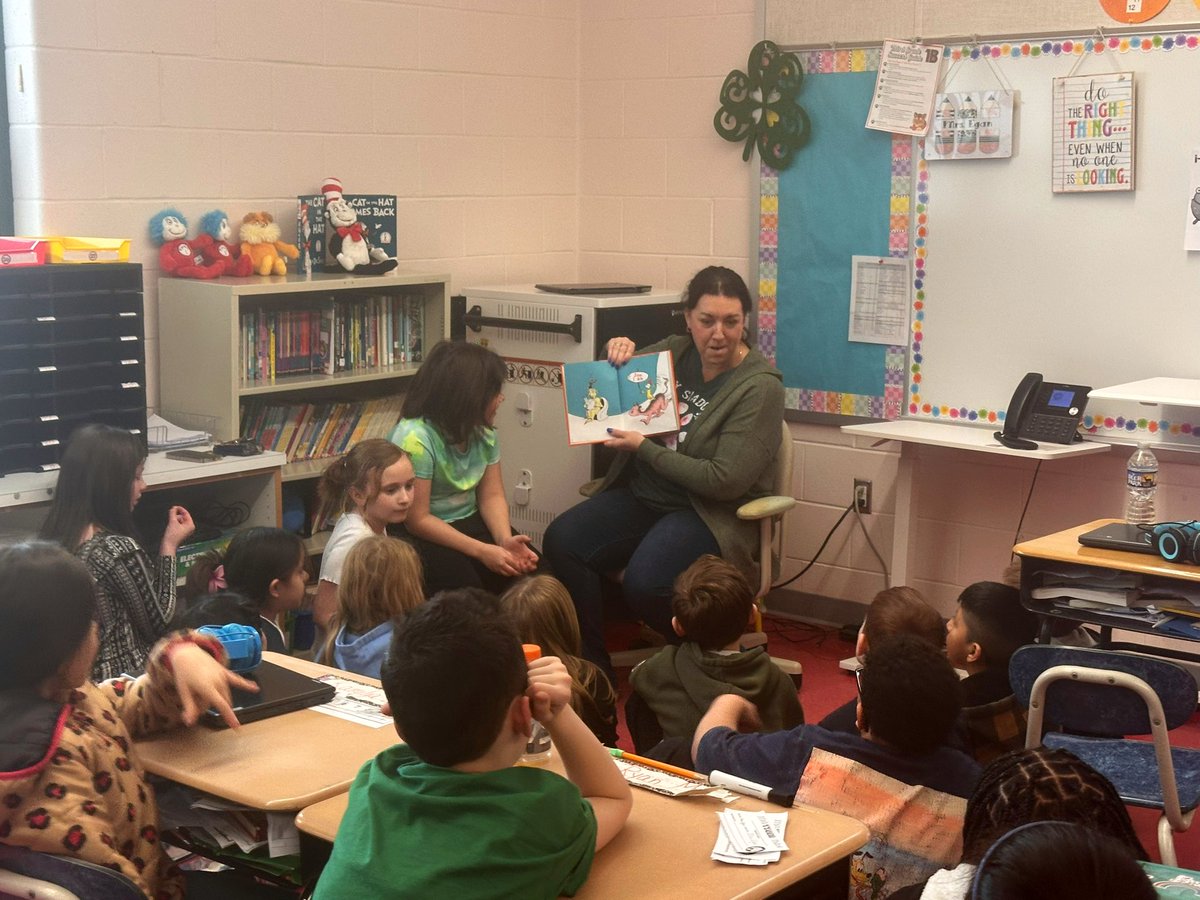 Thank you to our first mystery reader Mrs. Miskin for reading Green Eggs and Ham to our class during Read Across America week! 📚
