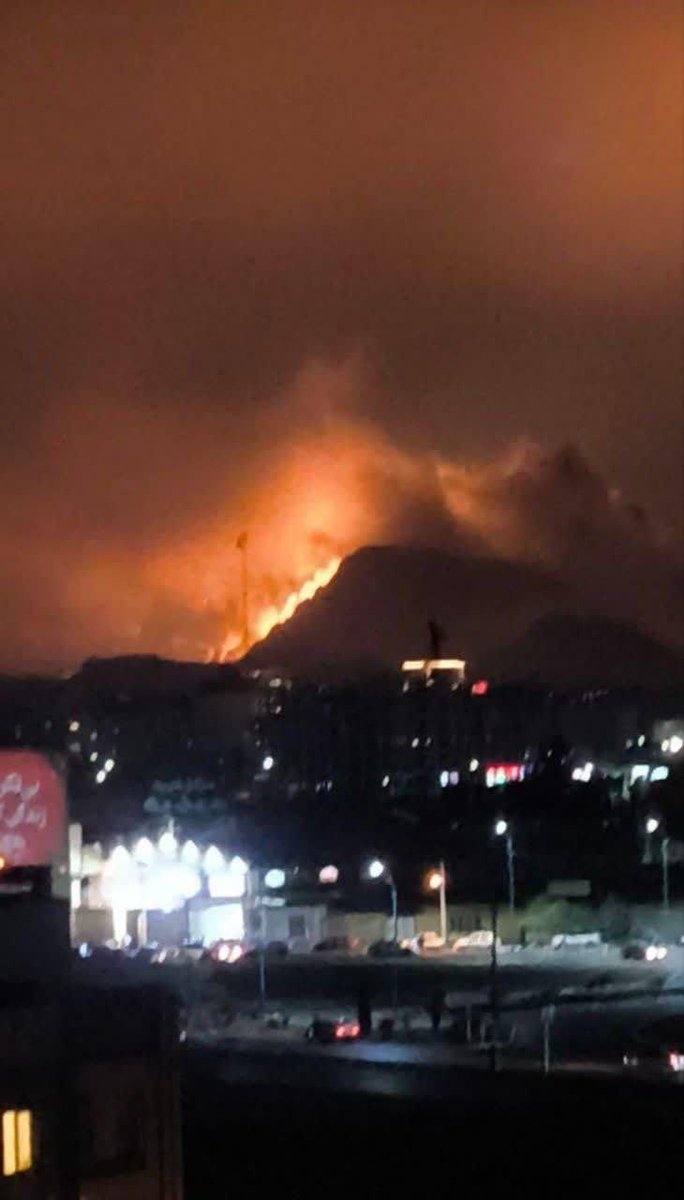 HamedMusher's tweet photo. فجر اليوم الولايات المتحدة الامريكية و اسرائیل يهاجمون مخازن الصواريخ في مدينة يزد في قلب الصحراء الإيرانية https://t.co/uoWW6pvcXe