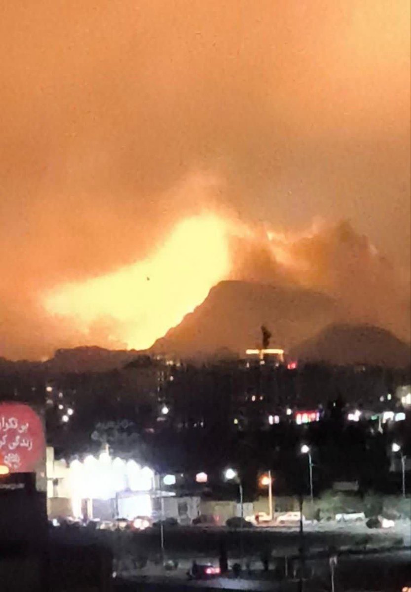 HamedMusher's tweet photo. فجر اليوم الولايات المتحدة الامريكية و اسرائیل يهاجمون مخازن الصواريخ في مدينة يزد في قلب الصحراء الإيرانية https://t.co/uoWW6pvcXe