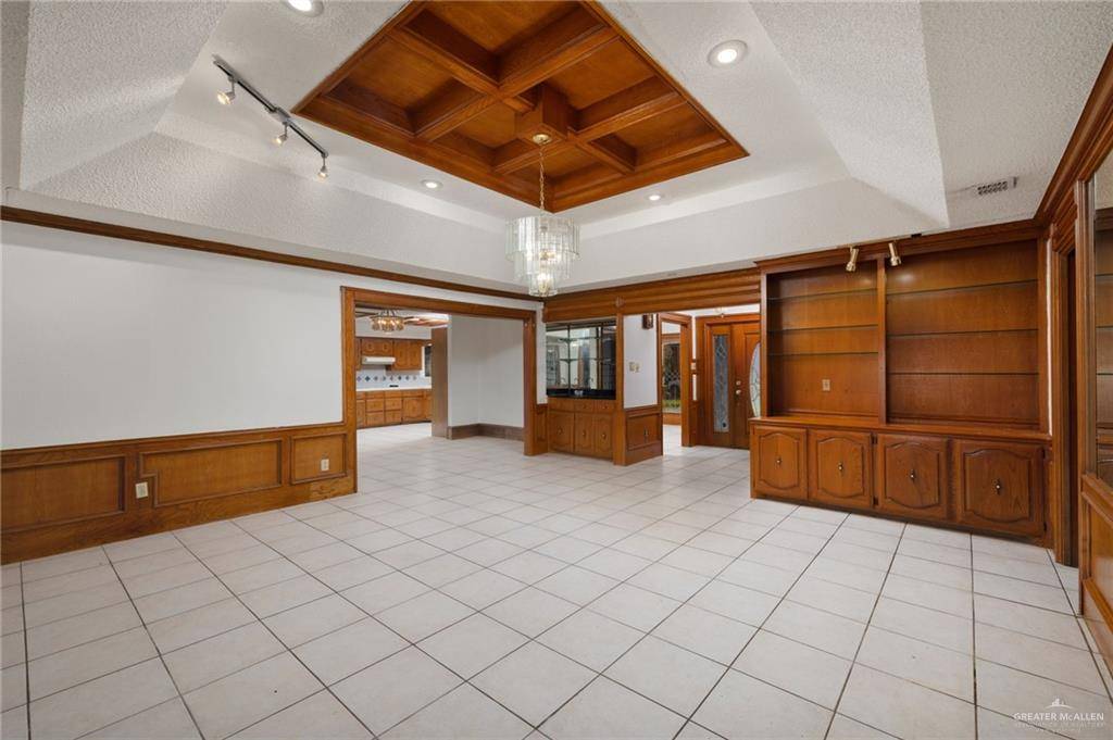 KaramKarla's tweet image. Your future home awaits, 3 beds, 3 baths, nearly 2,700 sq ft of inviting living space. Surrounded by a welcoming community, and close to everything you need.

karlakaram.mypinnaclehome.com/d8re1w98

#ForSale #MoveInReady #McallenLiving #HomeTour #TexasHomes