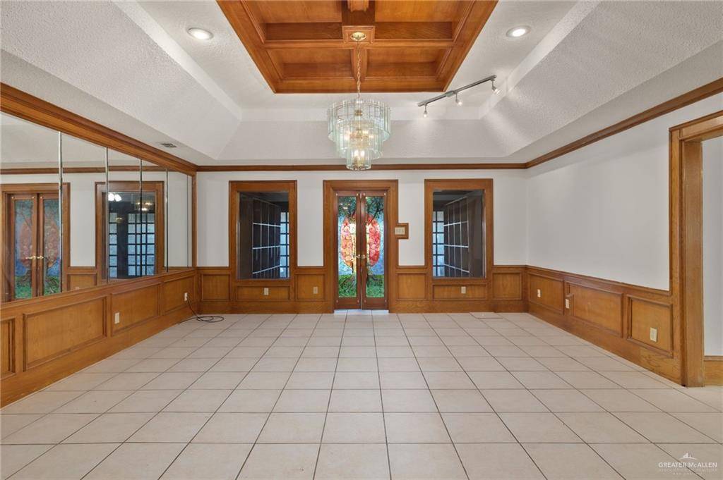 KaramKarla's tweet image. Your future home awaits, 3 beds, 3 baths, nearly 2,700 sq ft of inviting living space. Surrounded by a welcoming community, and close to everything you need.

karlakaram.mypinnaclehome.com/d8re1w98

#ForSale #MoveInReady #McallenLiving #HomeTour #TexasHomes