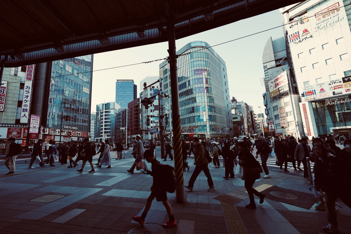 dkcamera2027's tweet image. Shinjuku Snap

The intersection near Shinjuku Ōguard.

Under the shadows of buildings and the overpass,
the flow of people becomes
part of the city.

Shinjuku through a wide-angle lens.

Camera: Sony α7III
Lens: FE 16mm F1.8 G

#Shinjuku
#StreetPhotography
#WideAngle
#TokyoSnaps