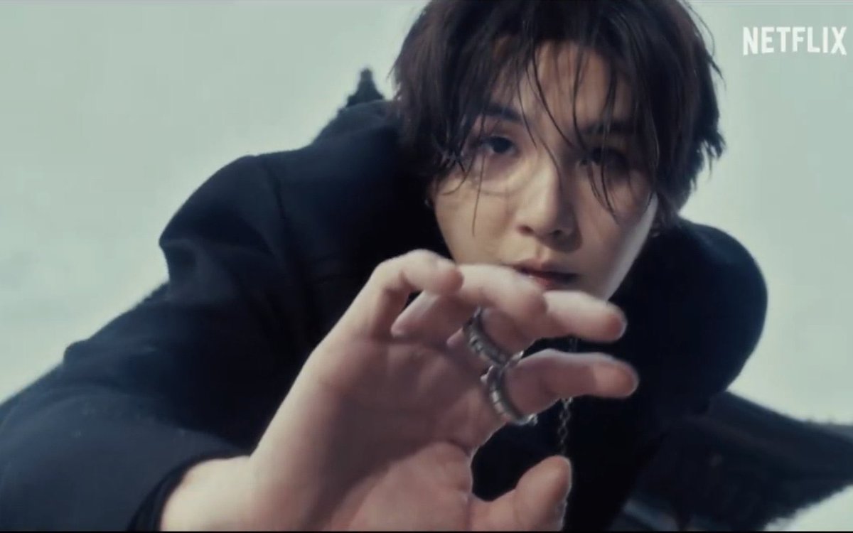 I  collectively screaming, he did this for us..

HAND NATION RISEEEE

#SUGA
