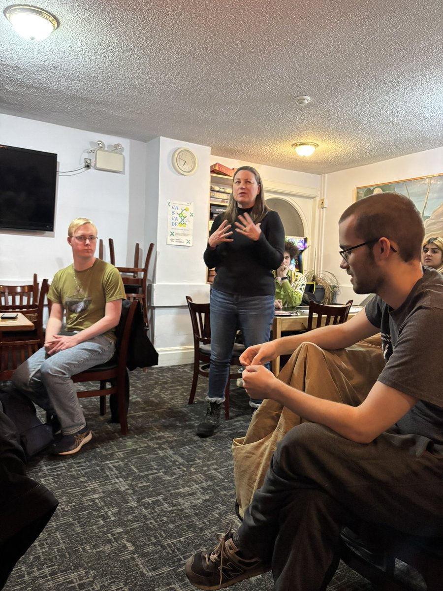 JodiSz's tweet photo. Students at the University of Waterloo had such great questions for MPP @CFifeKW tonight at the Grad House.
They asked about Fordβs unfair OSAP changes, new funding models for post-secondary institutions and affordability.
#osap #saveosap #onpoli
@OntarioNDP https://t.co/COpCxVOuEP