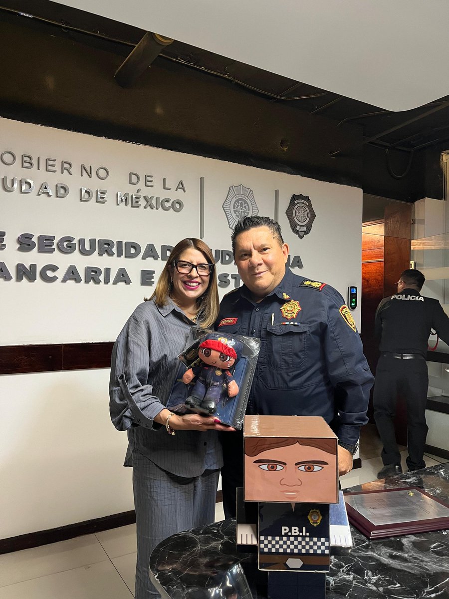 ConocerMx's tweet photo. Profesionalizar 🎓y certificar las competencias del personal de seguridad brinda tranquilidad, fortalece las instituciones y mejora la atención. ✅

Uniendo esfuerzos con la @PBI_SS 🛡️impulsamos🚀 la certificación de competencias para la protección de las personas y su patrimonio 📜.