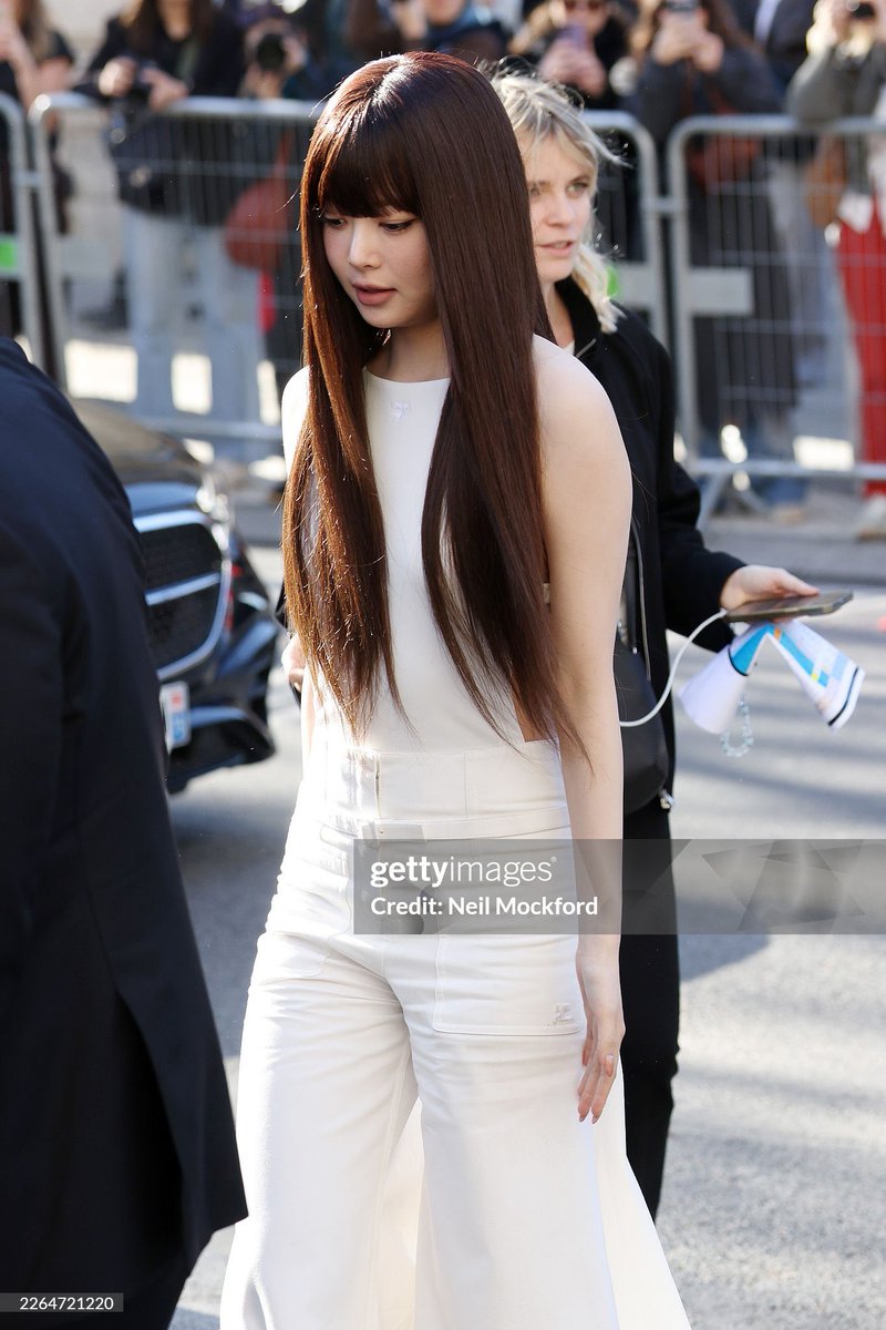 EUNCHAE at <a href="/CourregesParis/">courrèges</a> Paris Fashion Week | Getty Images (1/2)

— Photographed by Neil Mockford 📸 

HONG EUNCHAE FOR COURRÈGES PFW
#EUNCHAExCourreges
#EUNCHAExCourregesFW26
#HONGEUNCHAE #CourregesFW26 #Courreges