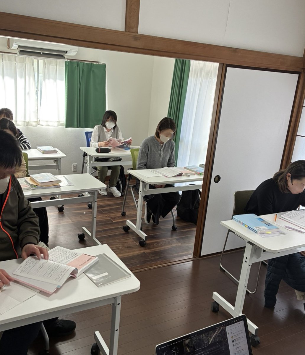 m_jinzai's tweet photo. \ 介護職員初任者研修 / Day16
『振り返り』
『就業への備えと研修修了後における継続的な研修』
最終日…午前中の座学のあとに
修了評価を控え、朝から緊張感が💦💦

出欠確認表も全て“〇受講済み”が揃いました！
今までの足跡をお守りに修了評価にのぞみます🖊 https://t.co/qLbPvdVJac