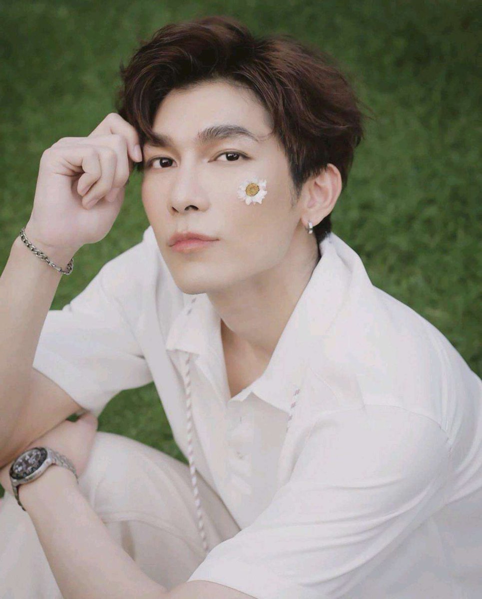 LamingMg80703's tweet photo. 🍍你们低头浅笑时，恰似日光拂面来
☀️🫶🌻
#หวานใจมิวกลัฟ
#WaanjaiMewGulf
#Mewgulf https://t.co/lWMS83HHpy