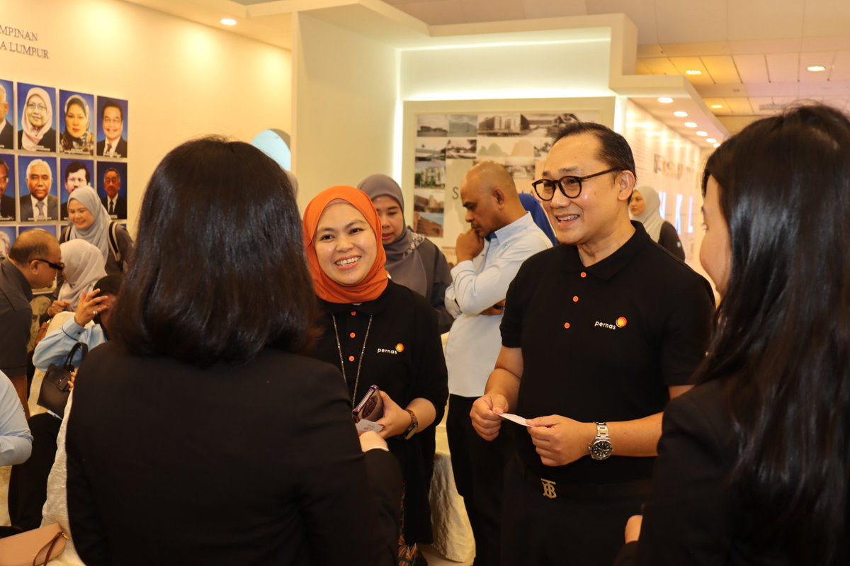 Pernas turut menyalurkan sumbangan dalam Program CSR Ramadan Bernama 2026 anjuran Pertubuhan Berita Nasional Malaysia (Bernama) yang menyantuni petugas barisan hadapan Hospital Kuala Lumpur (HKL). 🍱🤍

#PernasPrihatin #CSR #Ramadan2026 #caripernas