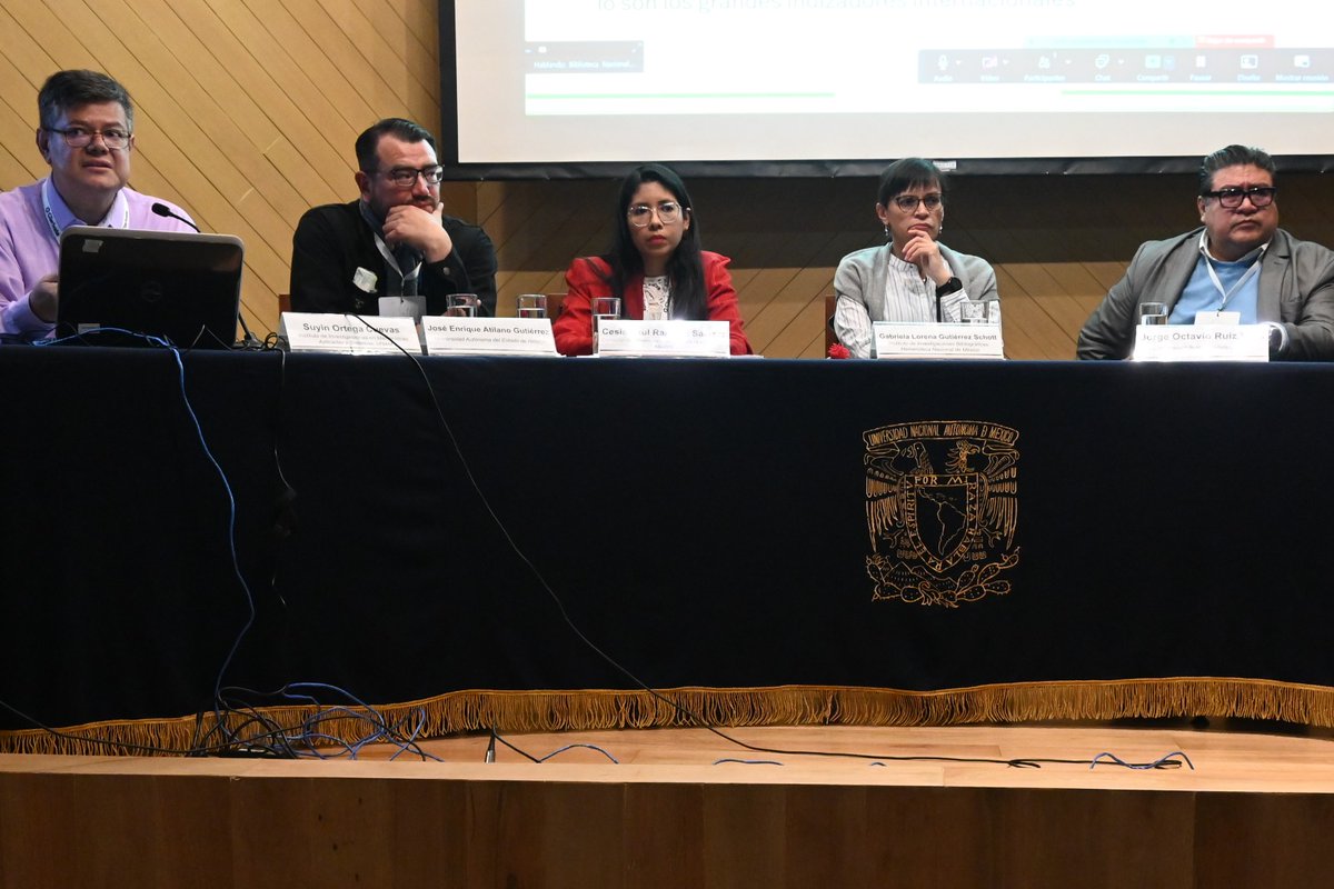 CDHCMX's tweet photo. Cesia Ramírez, de la Dirección Ejecutiva de Investigación e Información en Derechos Humanos de la #CDHCM, participó en la Jornada Académica de Cooperación Biblioteca-Editorial, donde presentó #métodhos, revista de investigación aplicada en #DDHH, y las alianzas para su difusión. https://t.co/6TgmfnXN9A