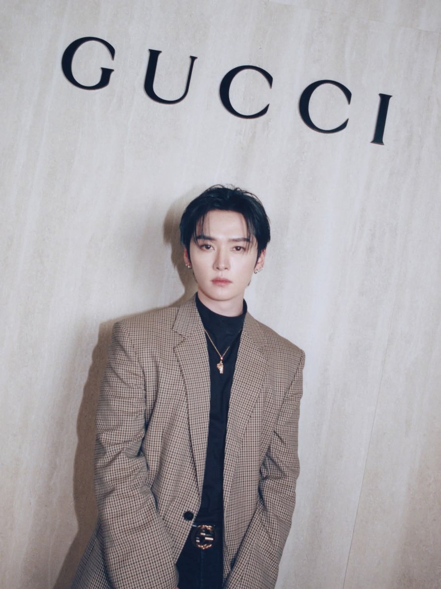 viraleeknow's tweet photo. Lee know in a newly photo shared by Gucci 

#LeeKnowXGucciMFW
#GucciPrimavera https://t.co/OQoDFVudxa