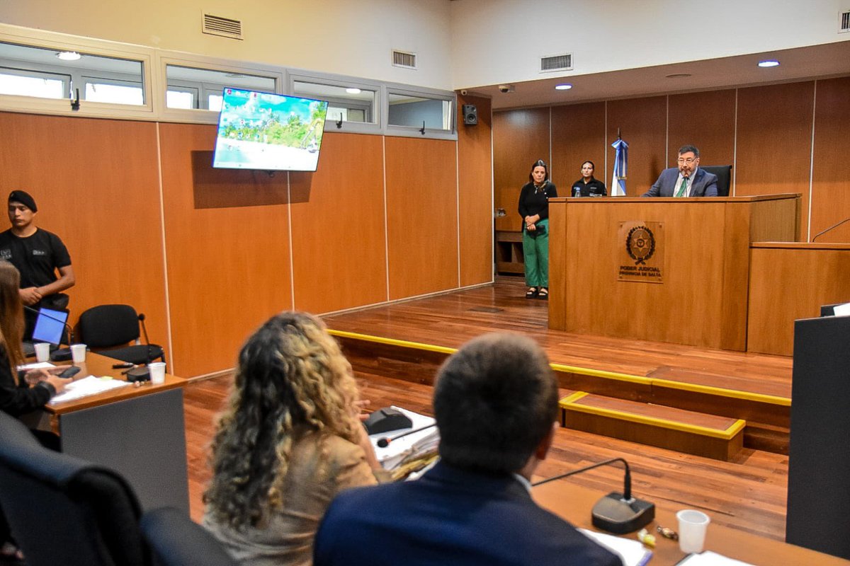 Hoy Salta dio un paso histórico.

Se realizó el primer Juicio por Jurados, en el que ciudadanos participaron directamente en una decisión trascendental para la Justicia.

En octubre de 2024 envié a la Cámara de Diputados el proyecto de ley para consolidar este sistema y cumplir