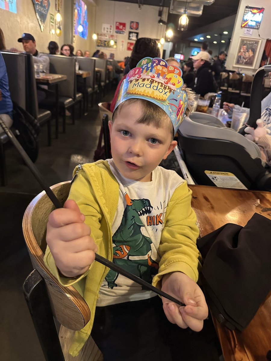 Happy 6th birthday Maddog! 🎂🎉🎈🍜