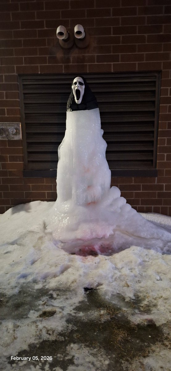 HutchsWeather's tweet image. SHARE YOU CAPTION!!!!

BOOOOO! I think I would JUMP if I saw this! How About YOU?

Thanks Justin for sharing this chilling yet thrilling sight in Visit Thief River Falls from early February!

#upload #photos #hutchsweather #weather #Minnesota #winter