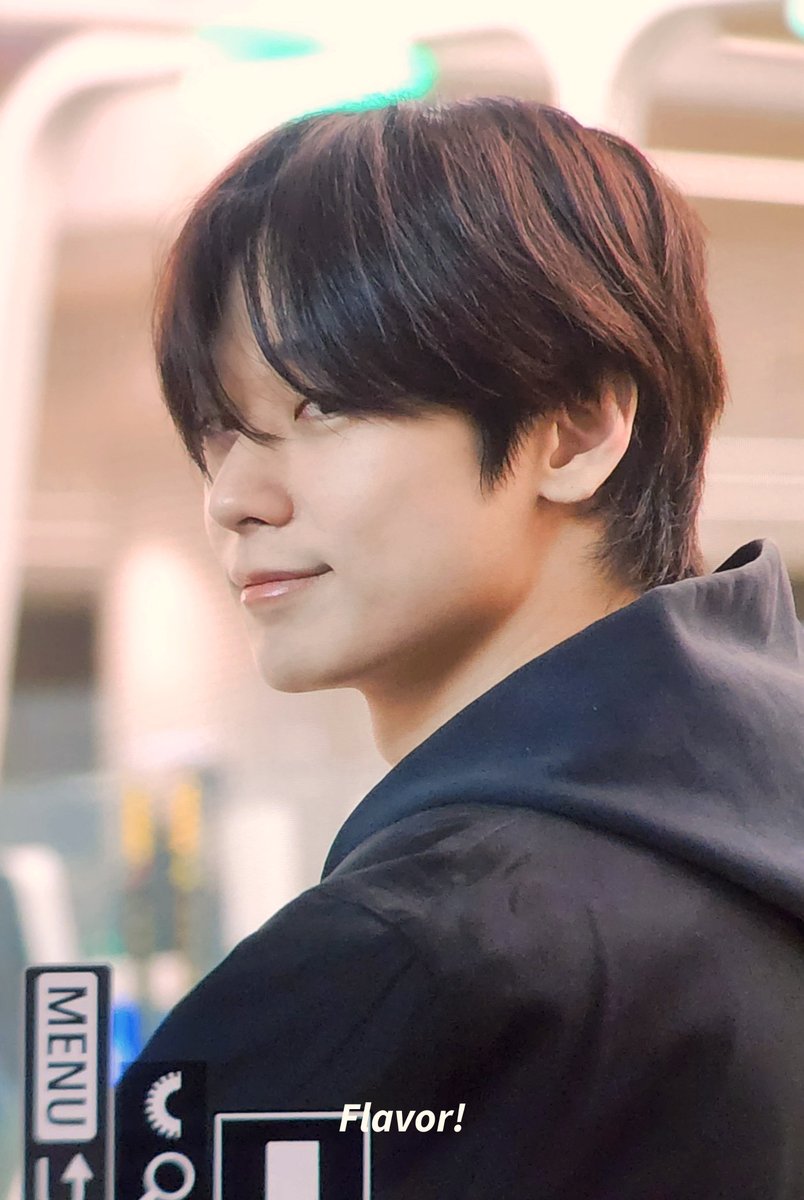 dailyljy's tweet photo. juyeon at incheon airport leaving for paris fashion week to attend the balenciaga winter 26 show 📸

#JUYEONxBalenciaga 
#JUYEON #주연 #더보이즈 https://t.co/NWqlGNbF8f