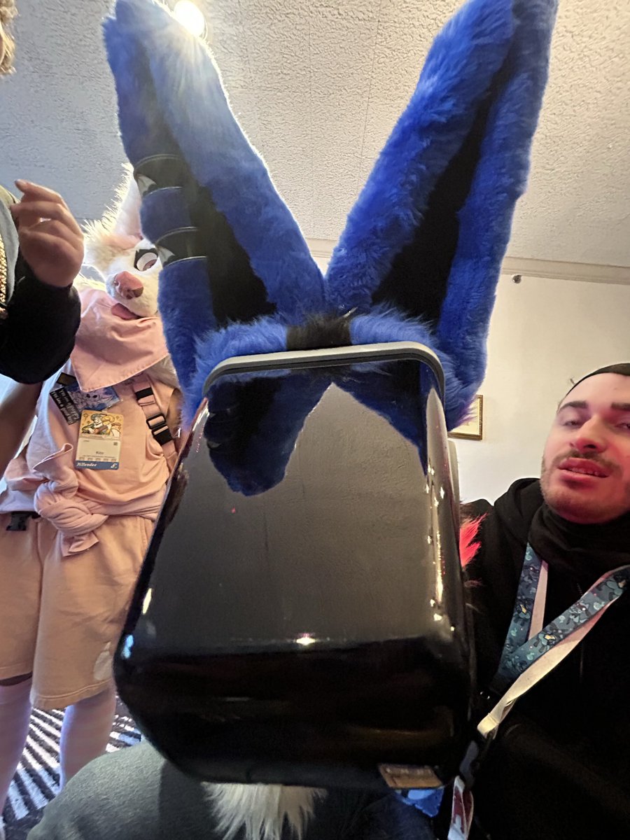 giffyangeldrago's tweet photo. Some more fursuiter photos from fursquared!! #fursquared2026 #fursquared https://t.co/cYeSzQbYOz