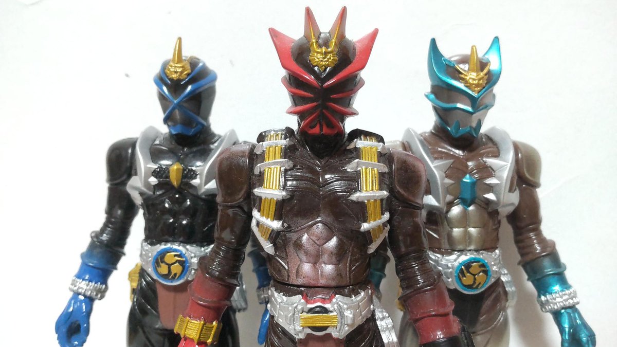 平成 #仮面ライダー シリーズ第一期ソフビで特徴的だったのが、EXナンバーによる一般店頭販売と、誌上限定版での発売✨

劇場版ライダーや、ゲストライダーはEXナンバーで発売された他、ホビー雑誌では誌上限定販売もありました🤗

アナザーアギトの造型力は今も高くて驚きです🤔

#あなたのソフビ紹介