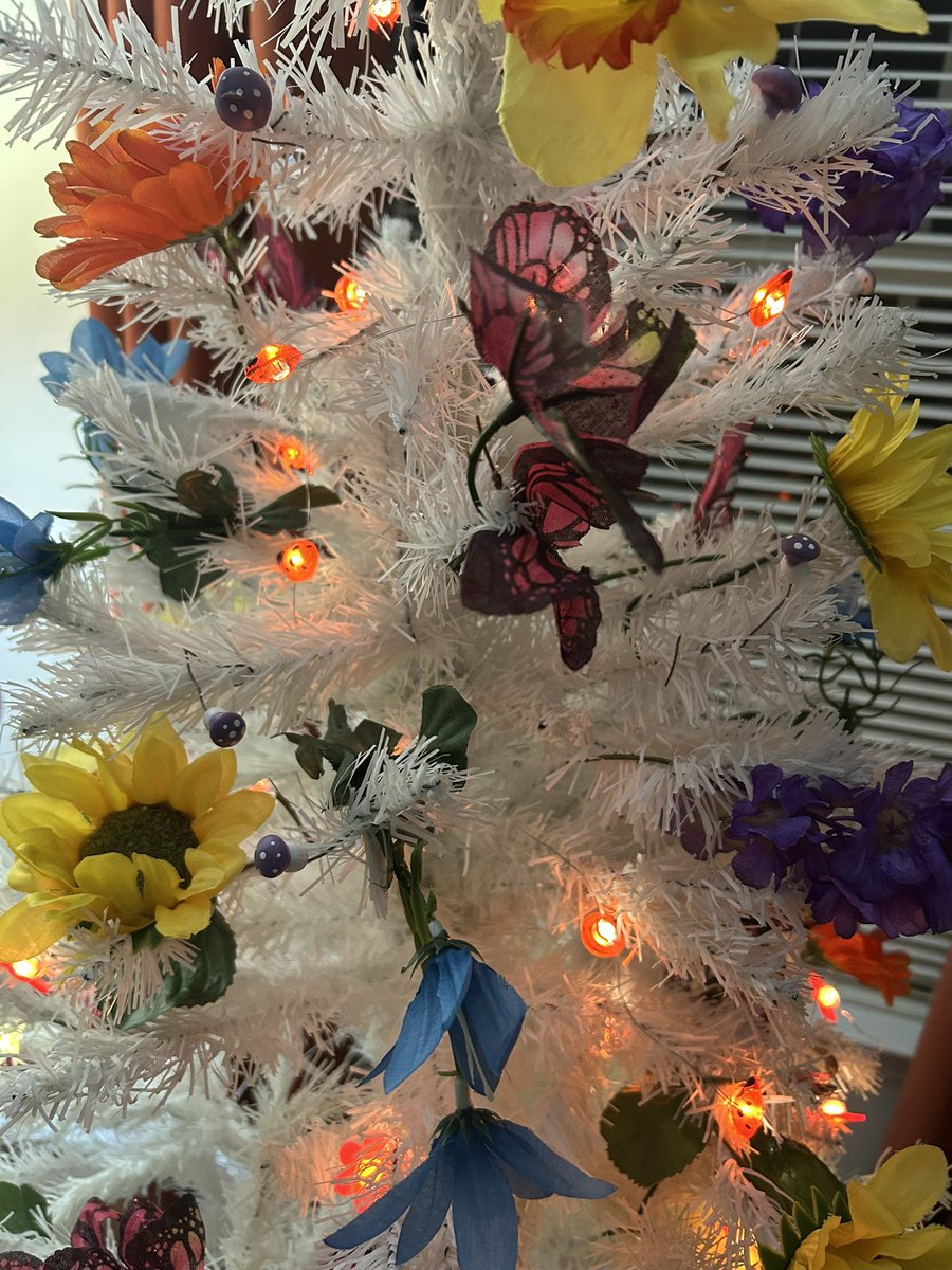 ddstarrr's tweet image. Spring is in the air. My tree is blossoming!💐😉#SpringTree #Love