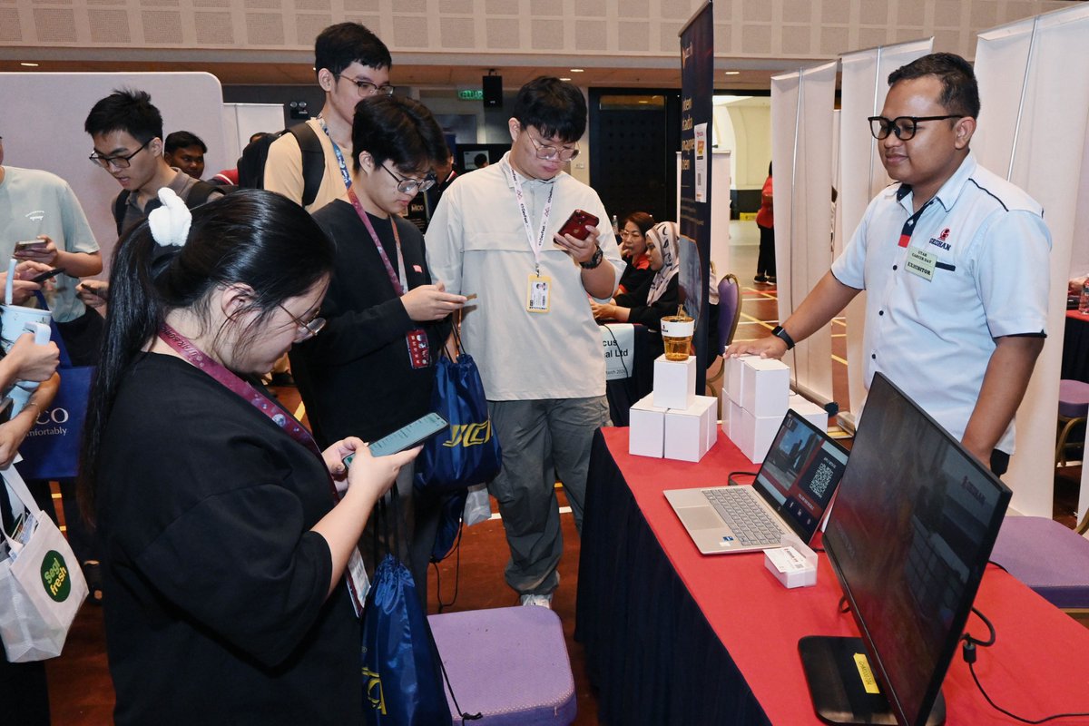 UTARnet's tweet image. UTAR Kampar Career Day 2026 brought career connections back to campus!

UTAR connected students and visitors with 50+ reputable employers on 4 Mar 2026, opening doors to diverse career insights and opportunities across industries.

#UTAR #CareerFairMalaysia #Opportunities