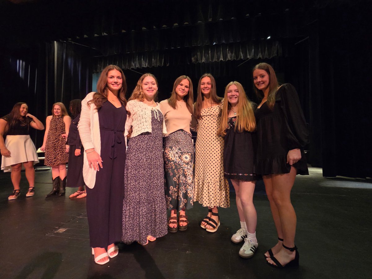 YHS Cheerleading tweet media