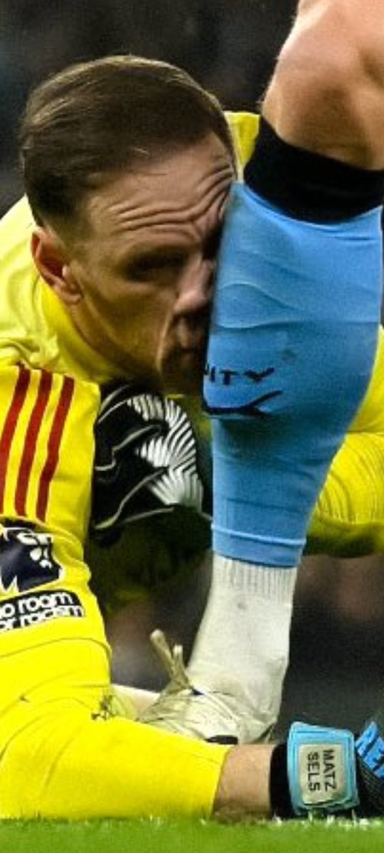 𝕃𝕖𝕖 𝕊𝕝𝕚𝕞𝕫 tweet media