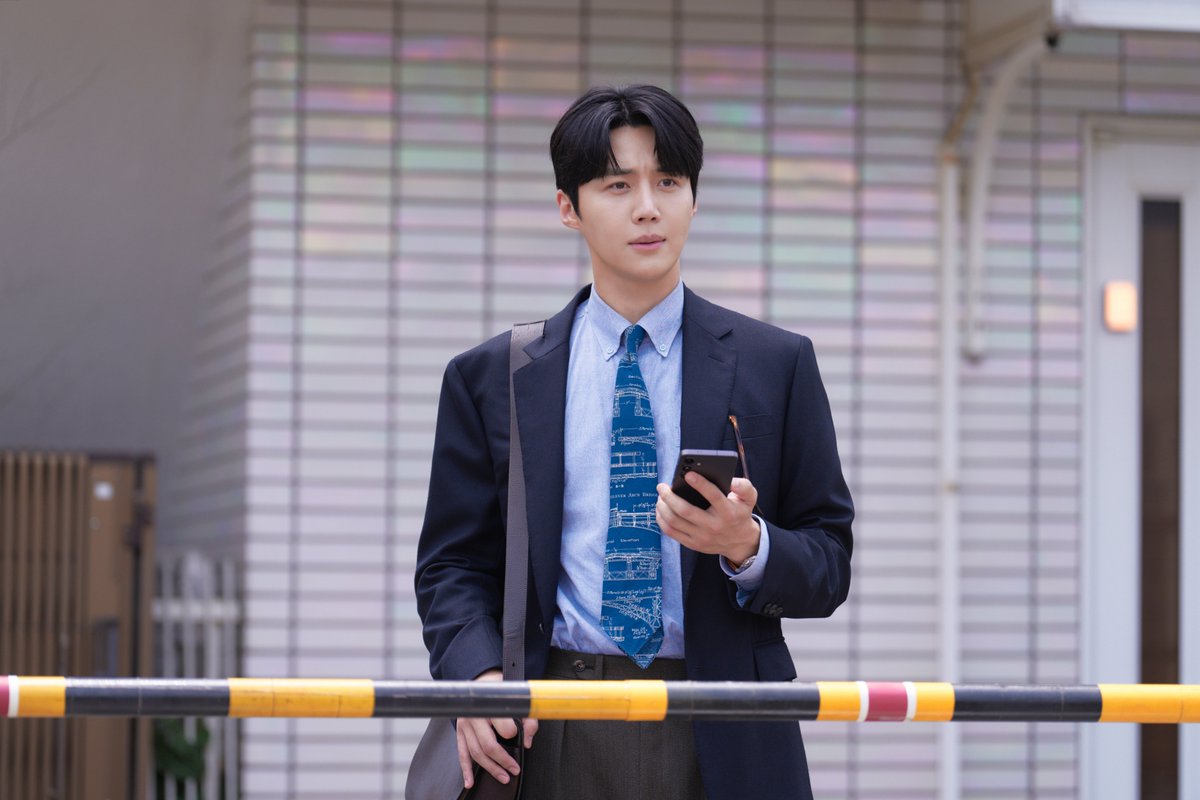 WatchmenID's tweet photo. Romkom yang kebanyakan miskom. 

Iyee drama korea dan romance tuh emang harus ada cinta cintaan yang penuh dengan miskom, tapi ini tuh kebanyakan aja miskomnyaaa.

Kayanya mulai episode 6 ke atas deh, shooting di Kanada sama Itali tuh mulai dragging bangett + dipanjang-panjangin https://t.co/FGAsDJLkI8