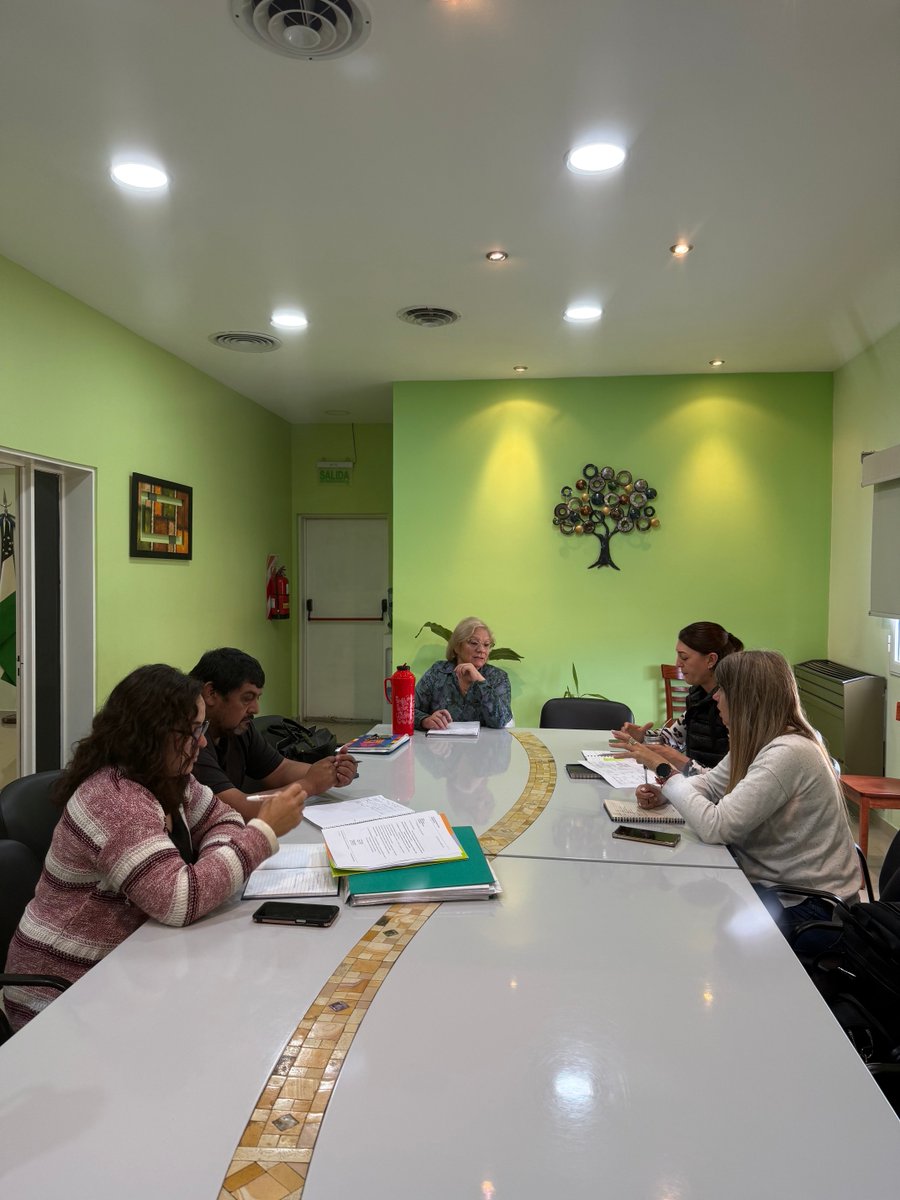 👉🏻Nos reunimos hoy en la Municipalidad con Soledad, Sec. de Parques Industriales y Mariana del área técnica a los efectos de acordar el trabajo de re adecuación y fortalecimiento del Parque industrial, delineando ejes indispensables como son la subdivisión parcelaria y servicios.