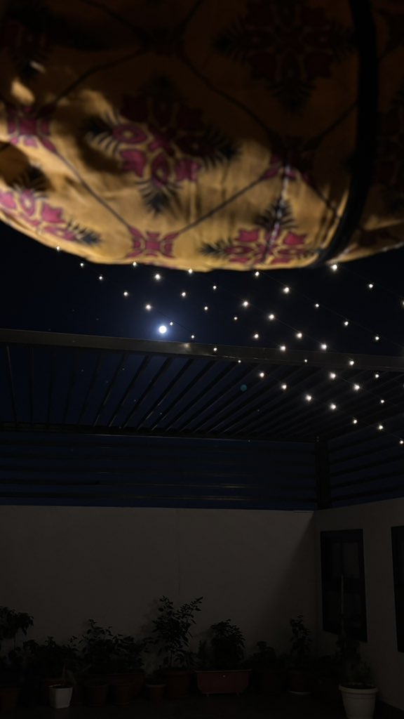 roo8h_'s tweet photo. اكتمل البدر وانتصف رمضان، وليس بعد اكتماله إلا النقصان.
اللهم اجعلنا من عتقائك من النار، اللهم لا ينقضي رمضان إلا وقبلت منّا، وعفوت عنا . https://t.co/MjNV6WjYcF