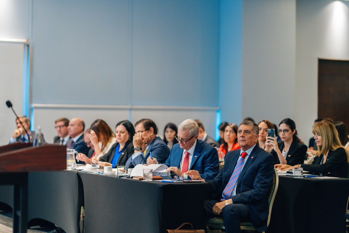 Quedan 7 días para el cambio de mando y no hay tiempo que perder. Hoy nos reunimos con futuros Ministros y Subsecretarios.

Pareciera que llevamos mucho tiempo, pero ni siquiera hemos comenzado.

Estamos muy motivados para empezar a trabajar para todos los chilenos. 💪❤️🇨🇱