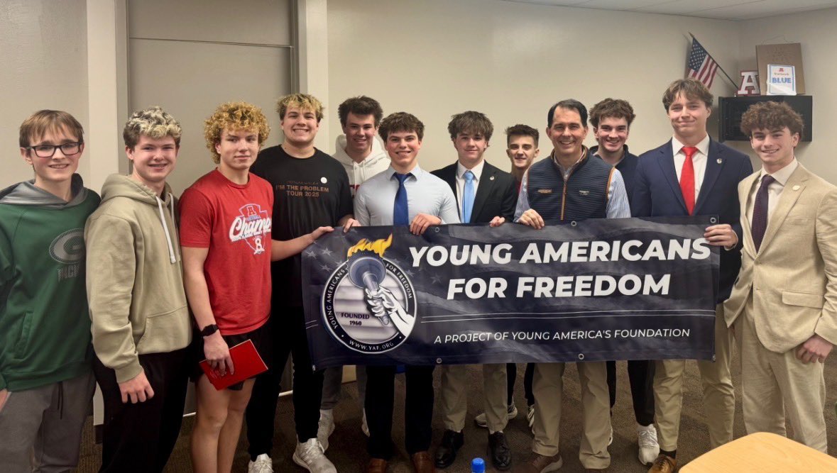 ScottWalker's tweet photo. It was great to talk with students at Arrowhead High School for @yaf https://t.co/NlUMvIuSkX