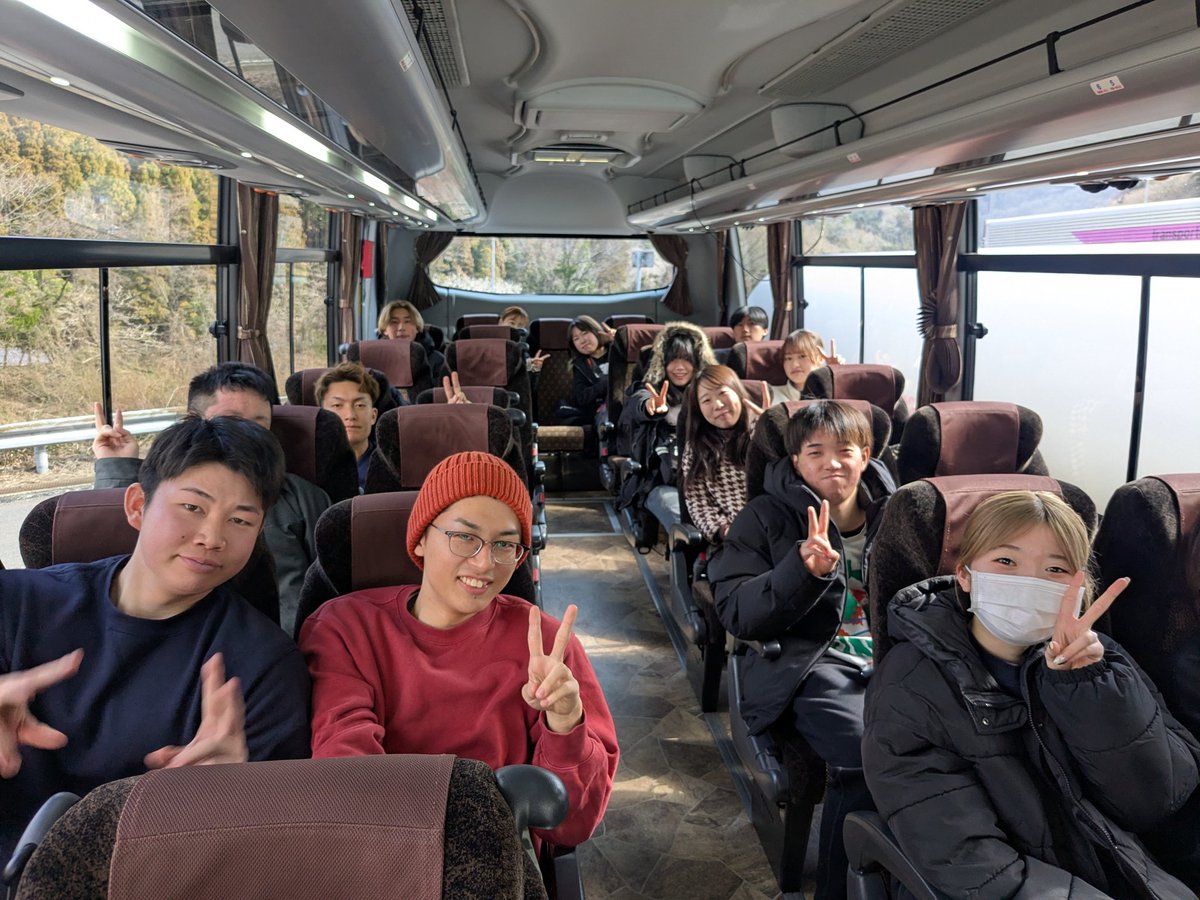 ryuvnc's tweet photo. 【能登半島地震災害支援ボランティア　出発！】

本日3/5〜3/8の４日間、15名の学生が能登で活動します。
８時に京都を出発して、現在バスで移動中です。
活動の様子を随時発信していきます！ https://t.co/jb4Mr1eKoL