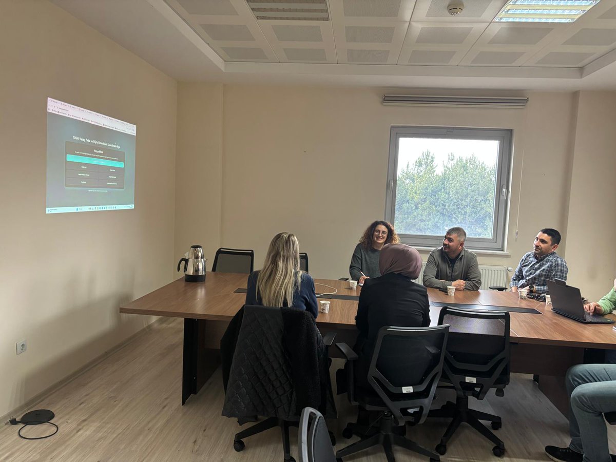 togudigiairesmi's tweet photo. 📢Yapay Zeka ve Dijital Dönüşüm Koordinatörlüğü Haftalık Değerlendirme Toplantısı Gerçekleştirildi.✨
Haberin detayları için 👉🏻 https://t.co/nTCdgnuxSF
@toguresmi @profdrfatihylmz @togudigiairesmi
#yapayzekavedijitaldönüşümkoordinatörlüğü #yapayzeka #dijitaldönüşüm https://t.co/LWNzUFatK6