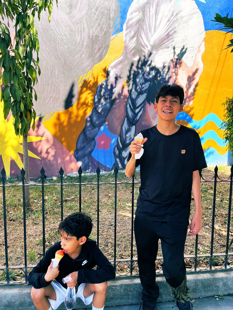 deixgr's tweet photo. Como cuando visitas a tus sobrinos y todavía te siguen pidendo nieve de tuna con nuez!! 💖 los amo mis pequeñines 🥹 https://t.co/9lyFyPExQL