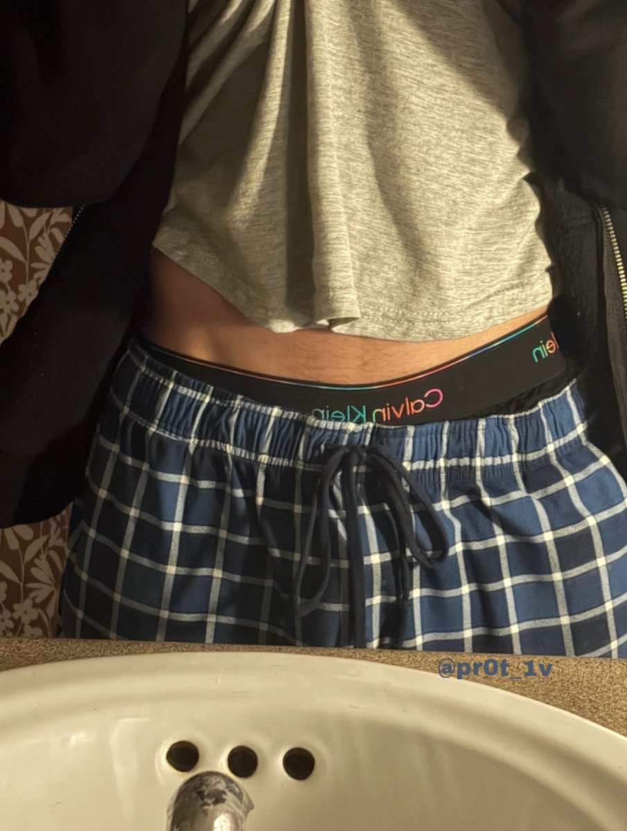 pr0t_1v's tweet photo. comeback pin ✫

✫ nsfw | mdni
✫ 25
✫ music, minecraft, gaming, running
✫ shy but dms open
✫ he/él

Like &amp; repost to be moots ✫ https://t.co/fEP8oj2mvu