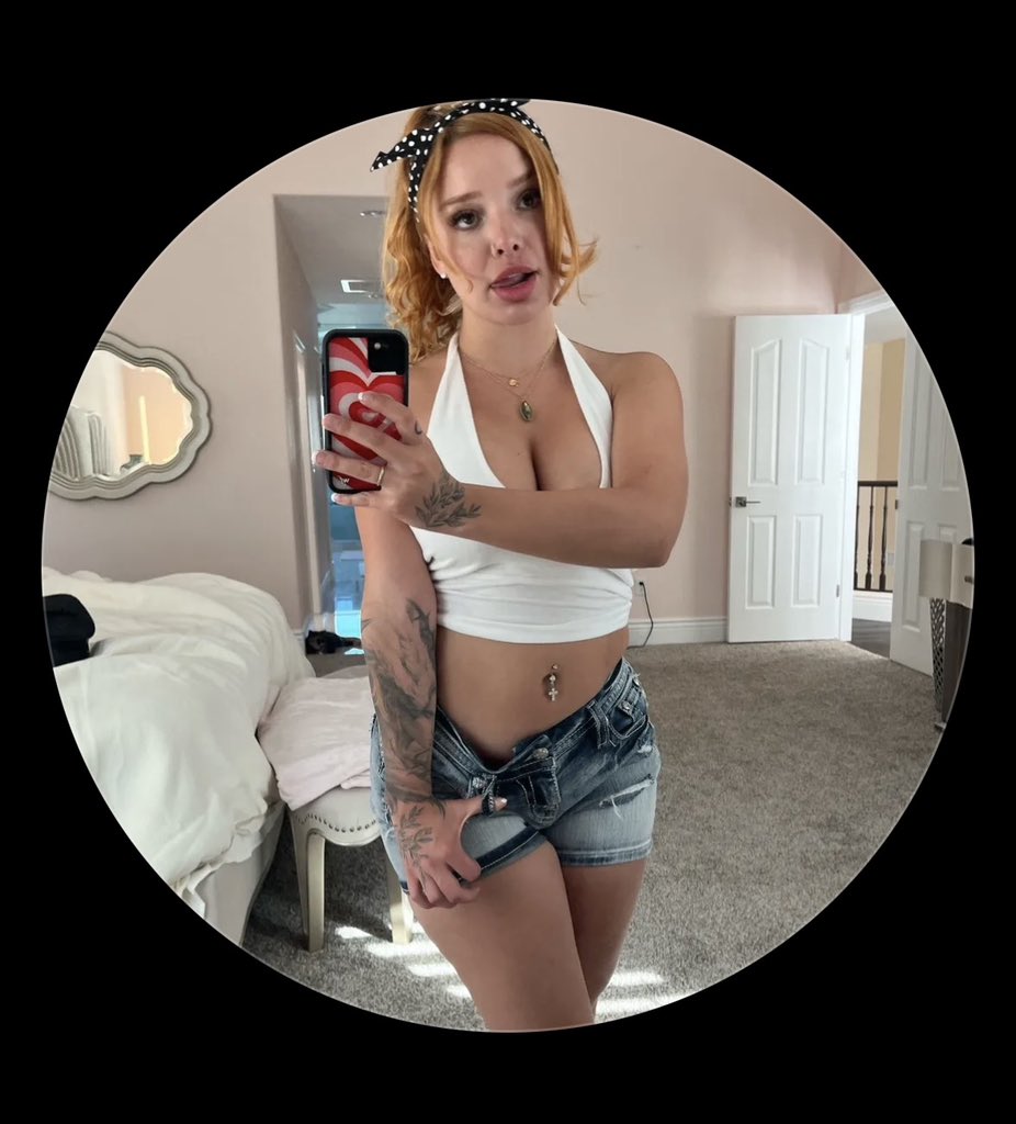 Blonde Barbie tweet media