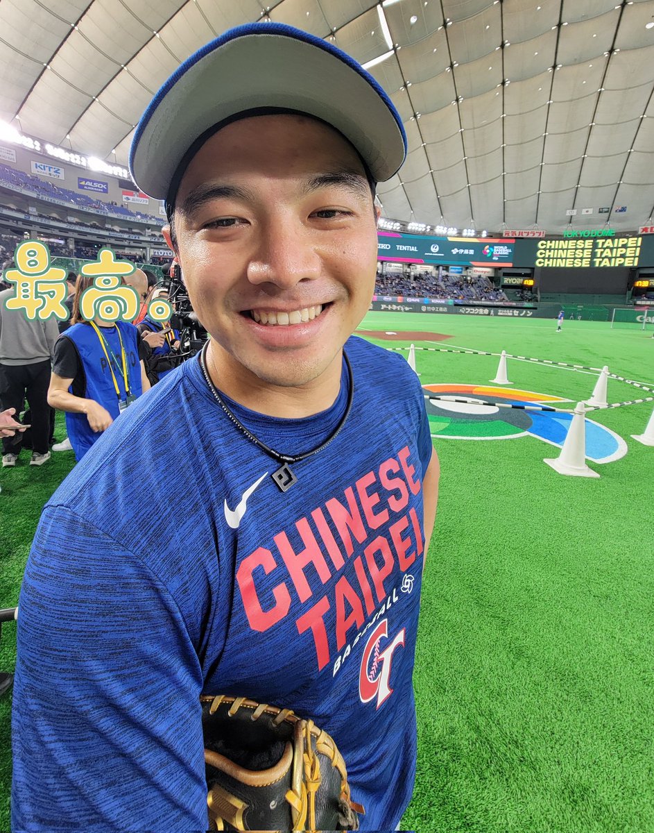 人懐っこさに磨きがかかった吳念庭｡ この後すぐにキリッ！とした表情で