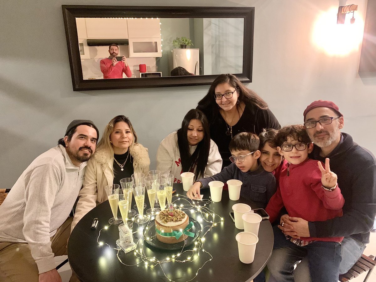 CarlosPalomoF's tweet photo. 🎂 El festejo de Irina!!!... #mirrormirror #FNKS ... https://t.co/mOTeZGUOk1