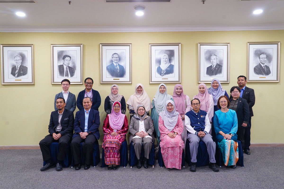 akademisains's tweet photo. On the same day, ASM engaged with Pusat IDEA, Universiti Kebangsaan Malaysia (UKM), to discuss research directions and mission-oriented approaches aligned with national priorities, thereby reinforcing structured, impact-driven research governance. https://t.co/dcqArP0Bmv