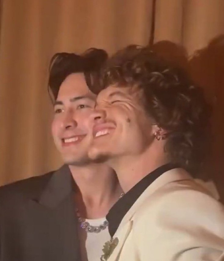 to me: HUDCON is literally my best friend!!! My mood booster!!! (HUDCON is such a perfect mood booster) 💕✨

even haters cant move on from it ckkkkk. Haters gonna hate. Keep barking haters. 🥱

HUDCON YOU WILL ALWAYS BE FAMOUS 🤗💗