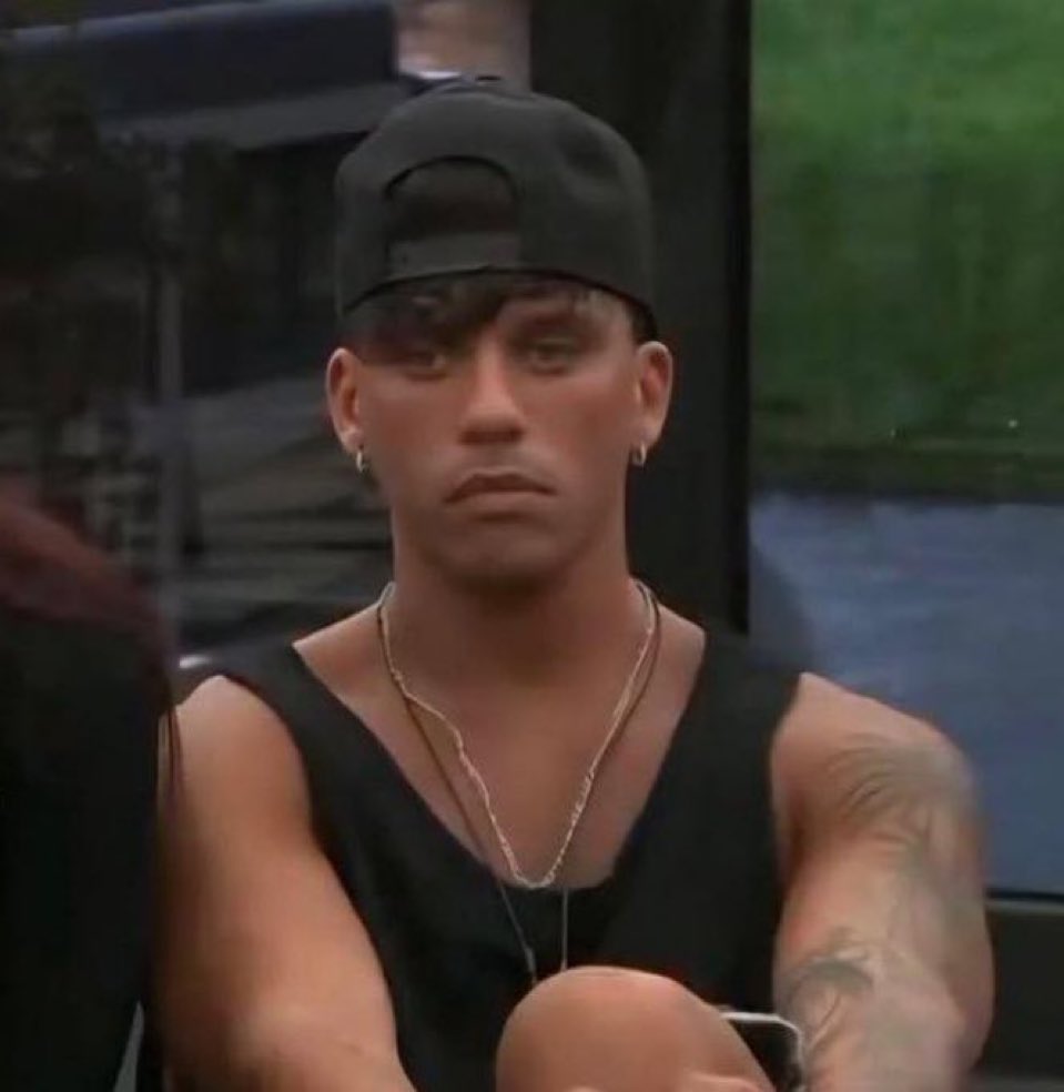 A este no lo nominan porque no saben ni que está 
#Granhermano