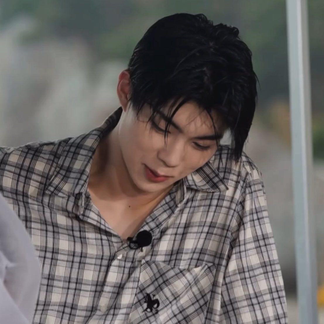 gw0110p05's tweet photo. ok but can we go back to talking about how gunwook looks incredible just breathing and coming out of the sea with his wet ass in the middle of nowhere in stormy weather? he looks incredible https://t.co/O4ygkmN6CU