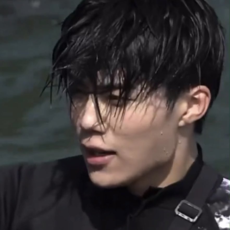 gw0110p05's tweet photo. ok but can we go back to talking about how gunwook looks incredible just breathing and coming out of the sea with his wet ass in the middle of nowhere in stormy weather? he looks incredible https://t.co/O4ygkmN6CU