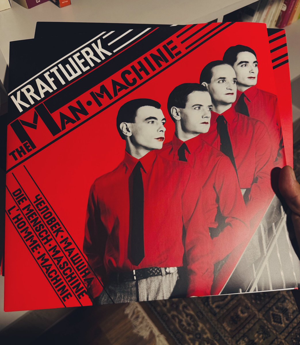 En algún momento empecé a cubrir mi profunda y persistente sensación de falta de sentido en mi vida comprando vinilos.