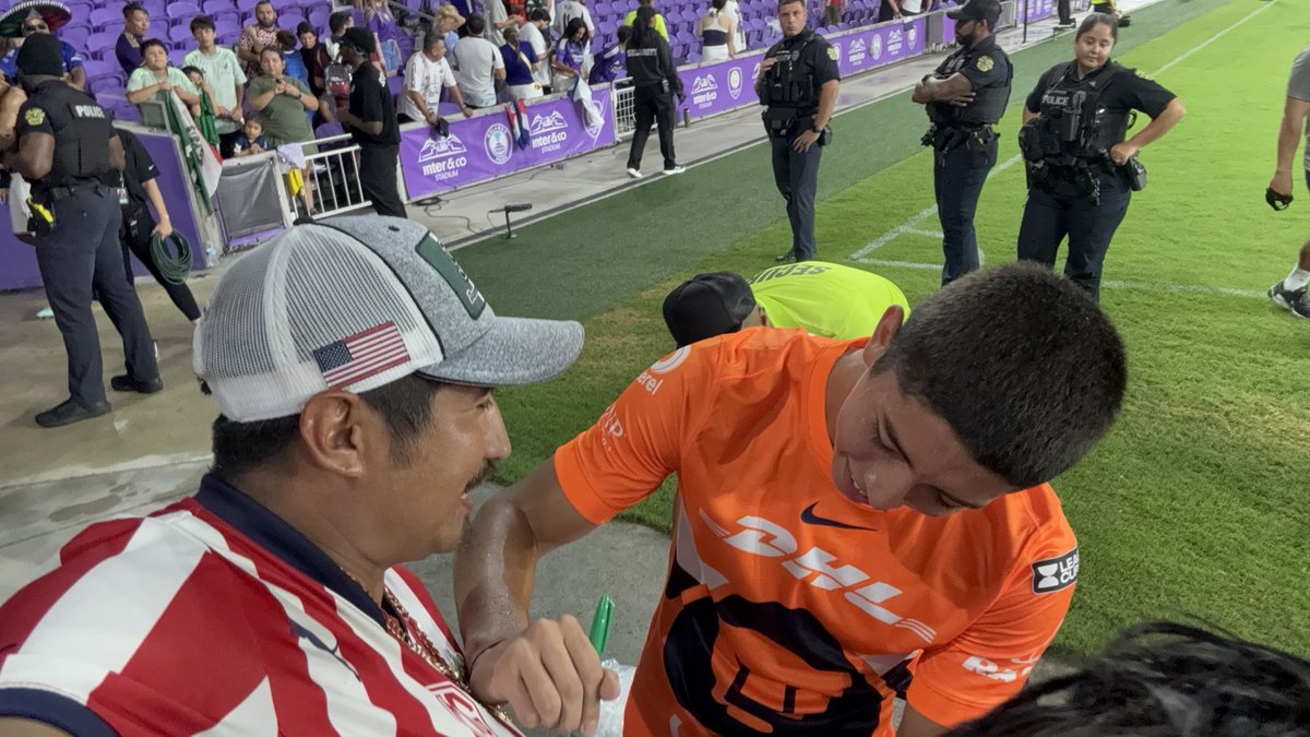 myflaco11's tweet photo. ⁦@TUDNUSA⁩ #elmejorfutenTUDN  el Nuevo Chivas.    Saludos y cuidado con chivas https://t.co/weBace7hnF