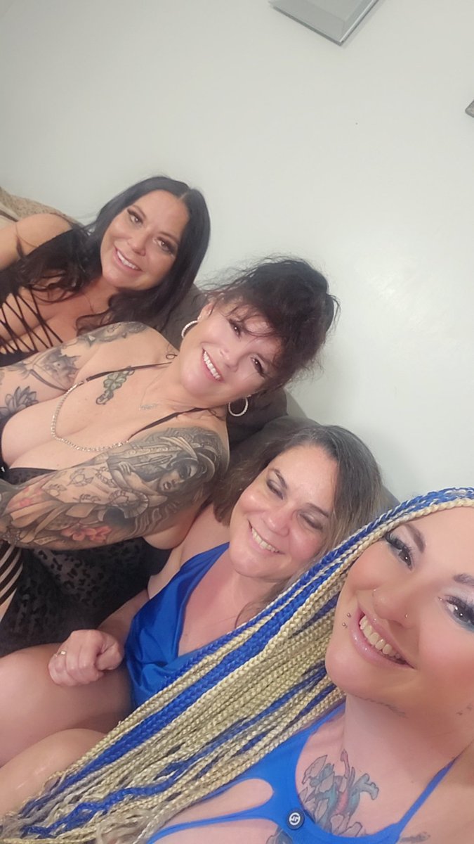 Livie Blainn 'the Domme Mommy' tweet media