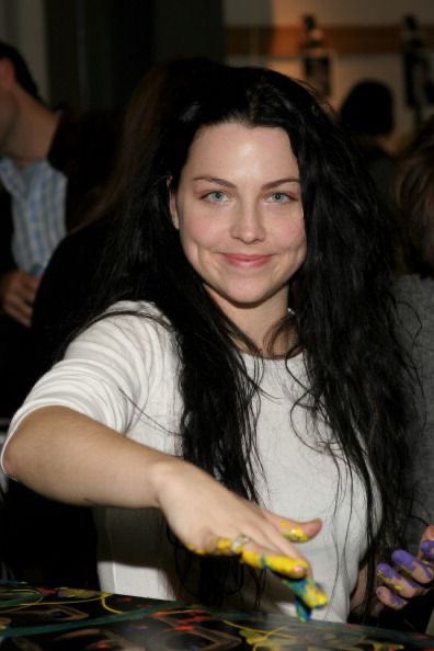 amy lee doing things tweet media