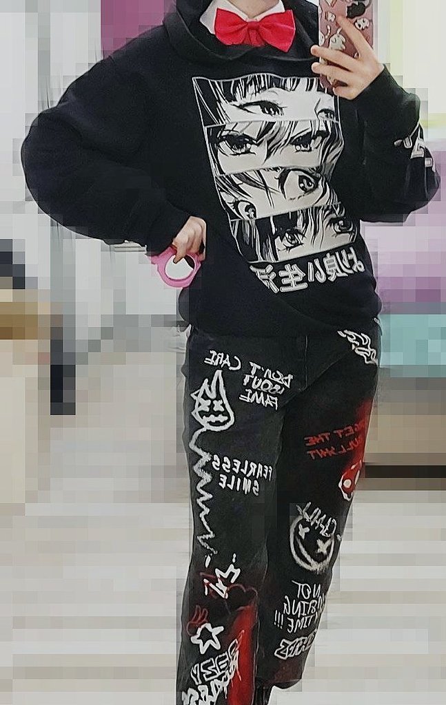 Kironeko_cos's tweet photo. What's hiding under those baggy clothes🤔🤔🤔 https://t.co/6zNtInXl5a