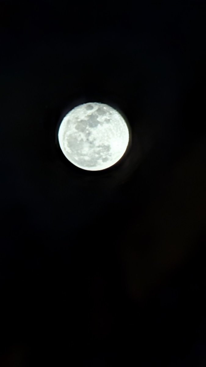 the moon is really mooning 2nite