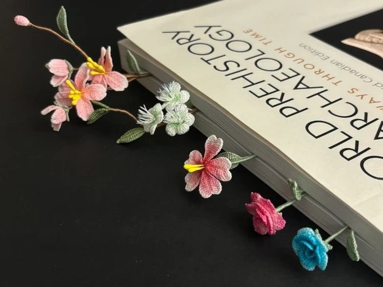 heart_jpg's tweet image. crochet flower bookmark